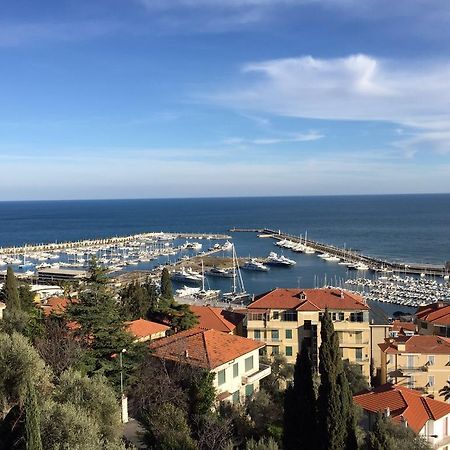 Sapore Di Sale Apartment Imperia Bagian luar foto