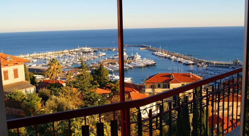 Sapore Di Sale Apartment Imperia Ruang foto