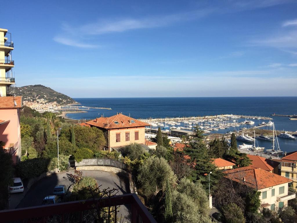 Sapore Di Sale Apartment Imperia Bagian luar foto
